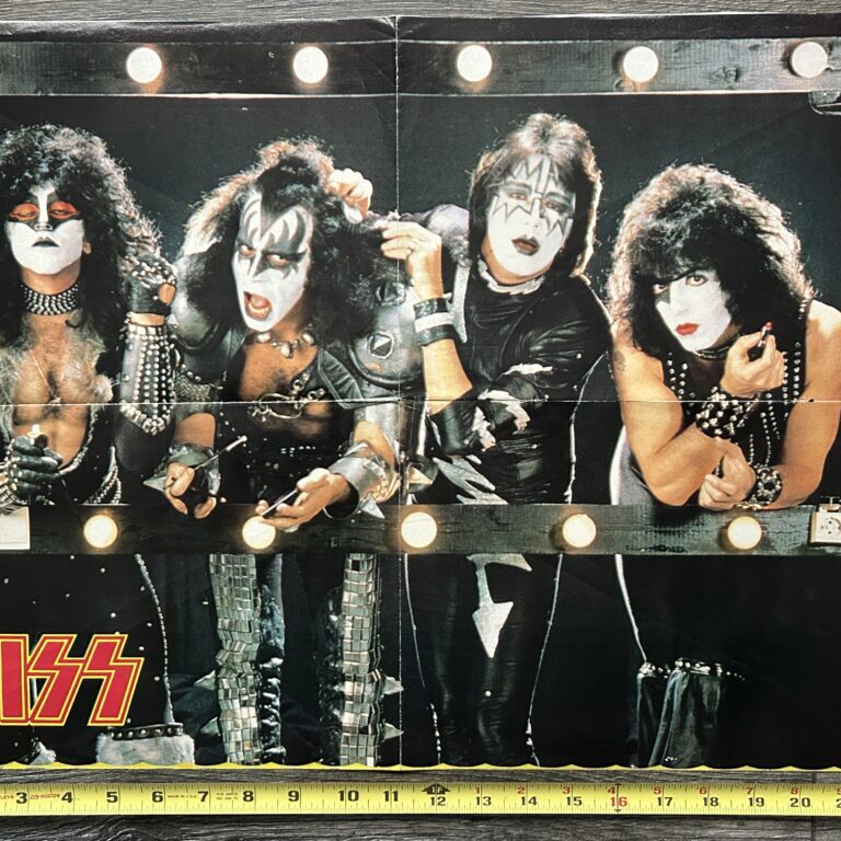 KISS Poster Centerfold Creatures Of The Night Eric Gene Ace Paul w/ Lights