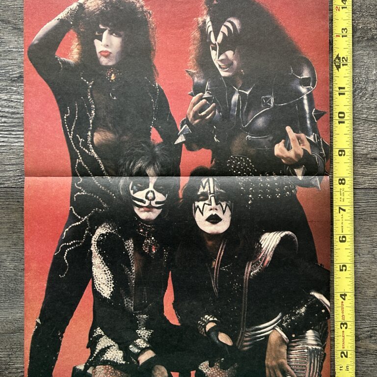 KISS Poster Centerfold Destroyer Group Pose Red Back Vintage Kiss Aucoin 11x16 A