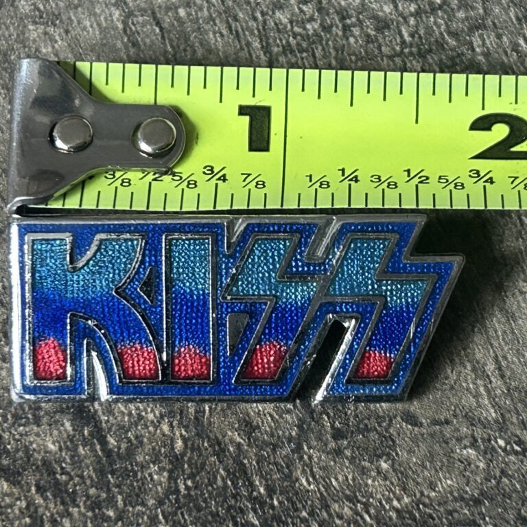 KISS Pin Badge Enamel Metal Blue Red Logo UK Clubman 1 3/4" Vintage Kiss 1980's