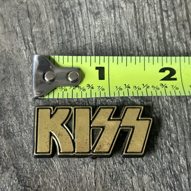 KISS Pin Badge Gold Logo Contoured Plastic 1 3/4" Vintage Kiss 1980's