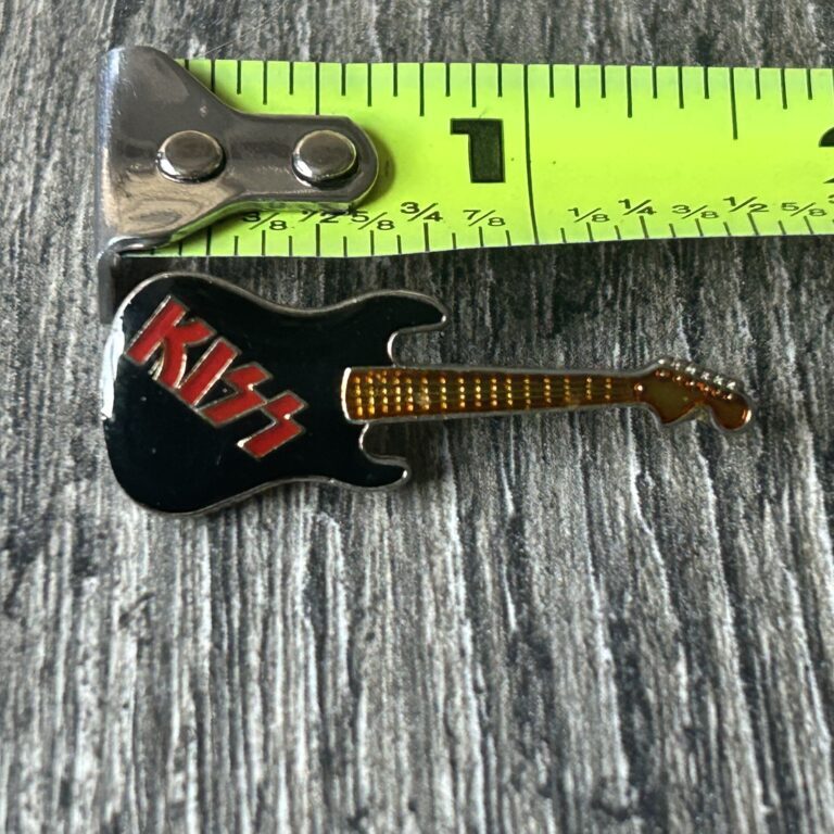 KISS Pin Badge Enamel Guitar Red Logo Black UK 1 1/2" Vintage Kiss 1980's