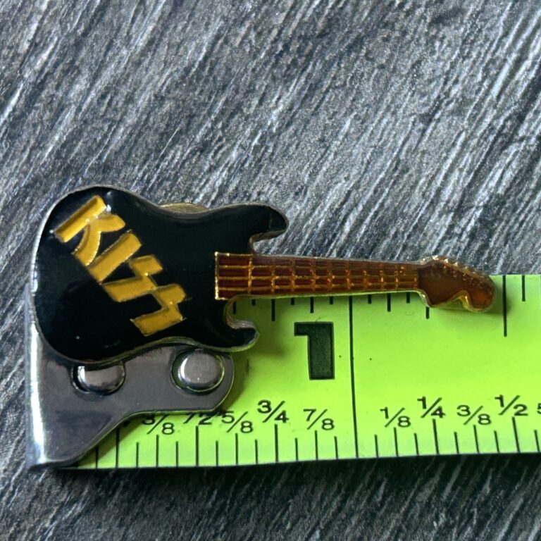 KISS Pin Badge Enamel Guitar Gold Logo Black UK 1 1/2" Vintage Kiss 1980's