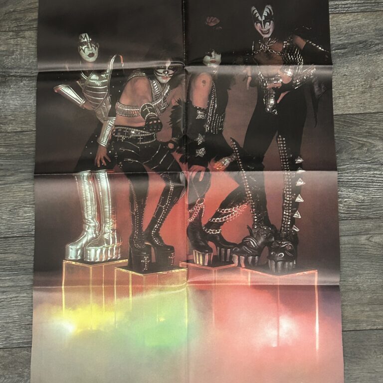 KISS Poster Centerfold Love Gun Band On Cubes Pose Vintage Kiss Aucoin 21x31 A