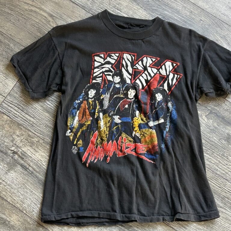 KISS Vintage Concert T-Shirt Animalize Tour Parking Lot Skull Snake Vintage Kiss