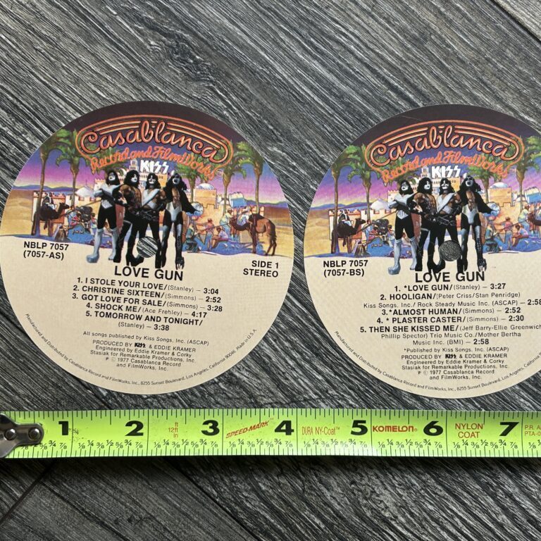KISS Vinyl Record UNUSED Spindle Label LOVE GUN 2pc Set USA Vintage Kiss Aucoin