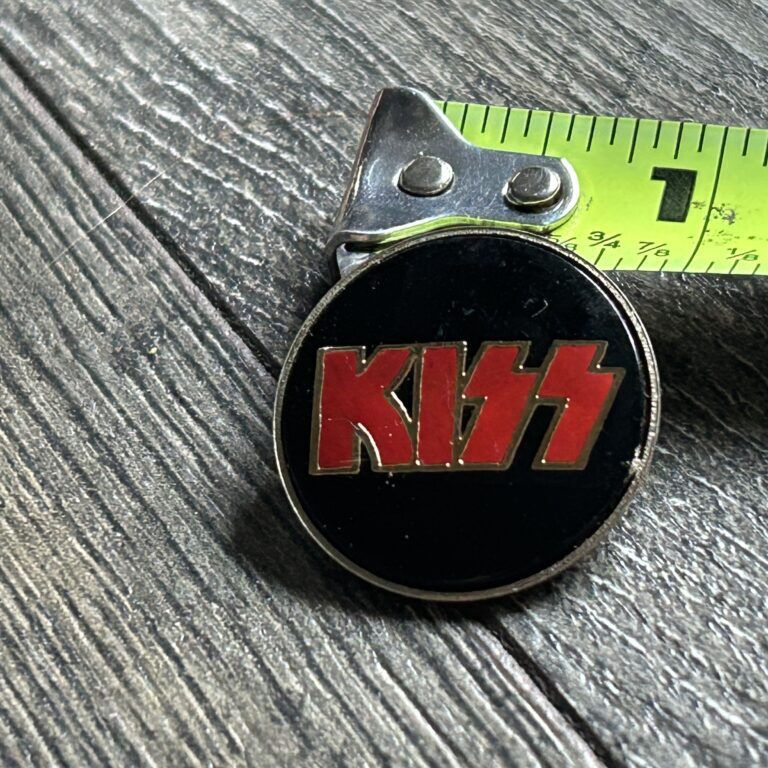 KISS Pin Badge Enamel Round Red Logo Gold Black Vintage Kiss Memorabilia Aucoin