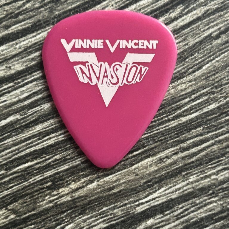 Kiss Guitar Pick VINNIE VINCENT INVASION Dana Strum Pink White 1986 Vintage Kiss
