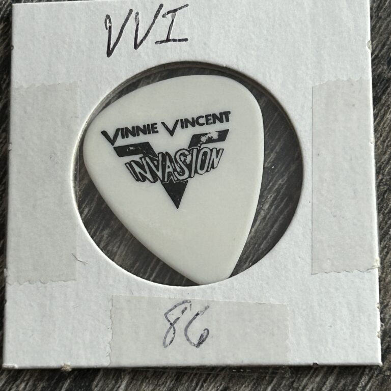 Kiss Guitar Pick VINNIE VINCENT INVASION 1986 Tour White Black Signature Vintage