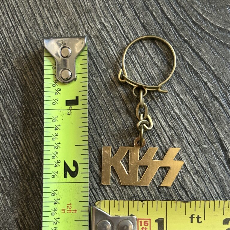 KISS Gumball Machine Gold Color Logo Keychain Vintage Kiss Memorabilia Aucoin B