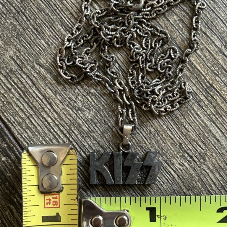 KISS Pendant Necklace Metal Logo Chain Headshop Vintage Kiss Memorabila Aucoin A