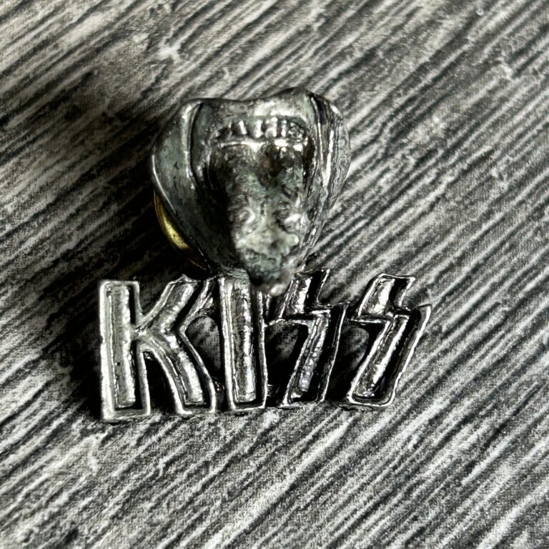 KISS Pin Badge Button Gene Simmons Tongue w/ Logo Metal Vintage Kiss Memorabilia