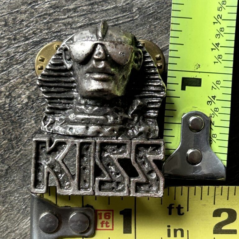 KISS Pin Badge Sphinx Hot In The Shade Germany Logo Vintage Kiss Memorabilia B