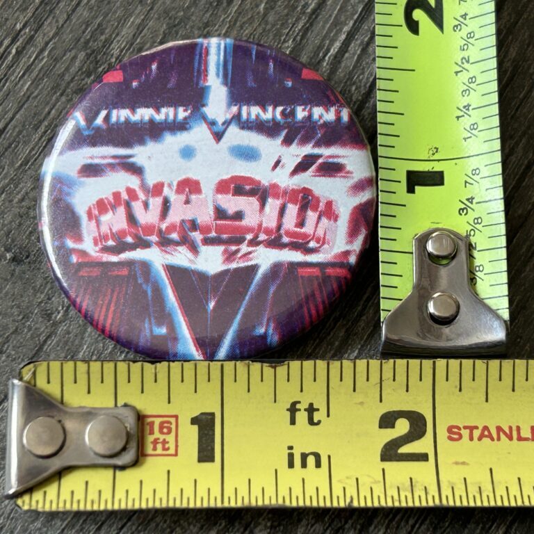 Kiss Pin Button VINNIE VINCENT INVASION Album Circle Vintage Kiss Memorabilia
