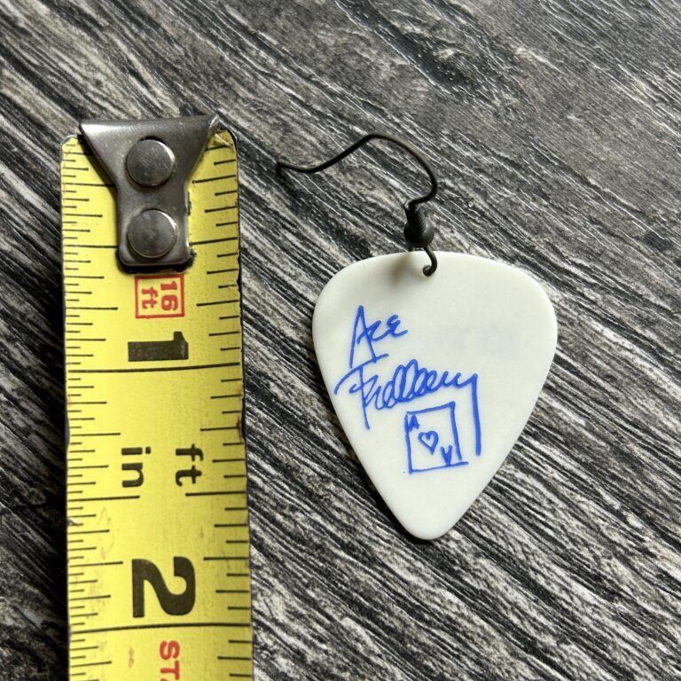 Kiss Guitar Pick Earring ACE FREHLEY Just For Fun Tour 1992 A Vintage Kiss