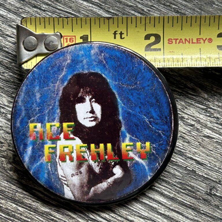 Kiss Button Pin Badge ACE FREHLEY Trouble Walkin Dark Blue Vintage Kiss