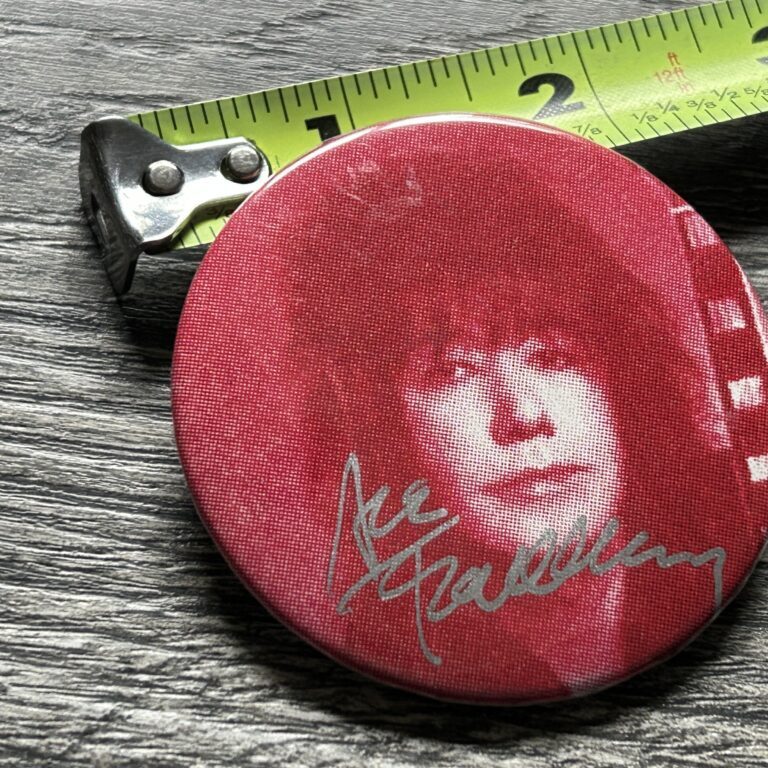 Kiss Button Pin Badge ACE FREHLEY SIGNED Autograph Red Vintage Kiss Memorabilia